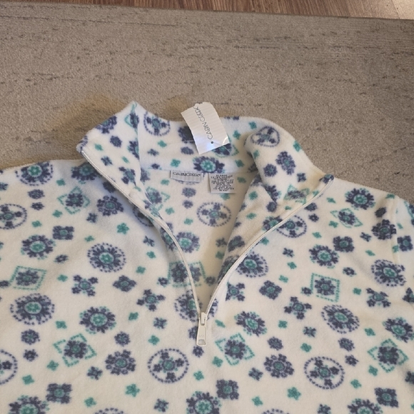 Cabin Creek Winter Floral Fleece in Blue and Green - Picture 11 of 15